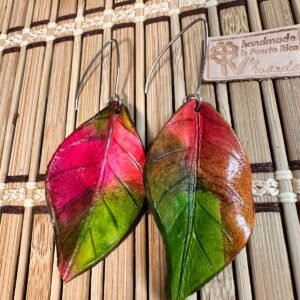 Aretes de Hoja frutal - tonos mixtos entre vibrante rosado, marrón y verde.