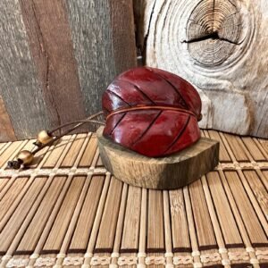 Brazalete de hoja frutal color rojo oscuro